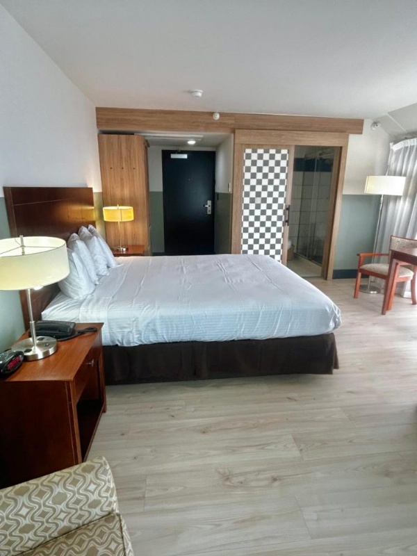 Huntington Beach Inn image 17